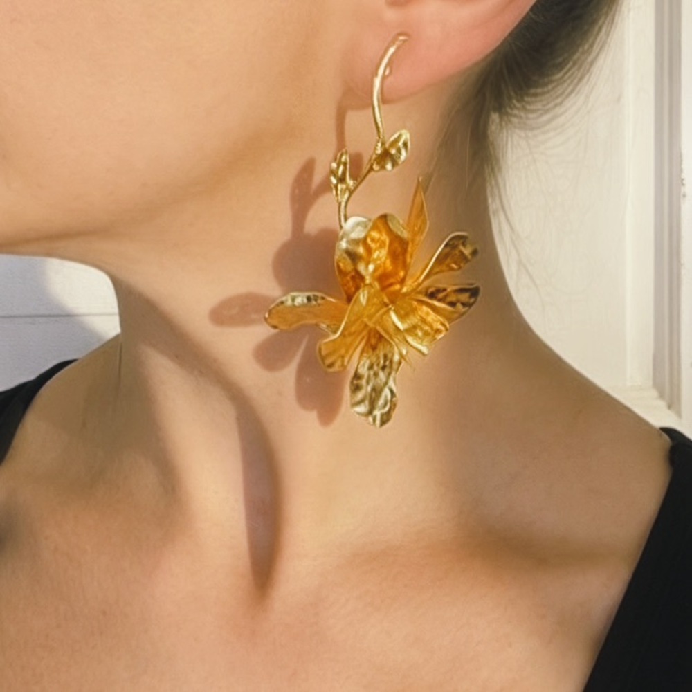 Zara Gold Textured Flower & Stem Earrings NWT - Picture 8 of 9